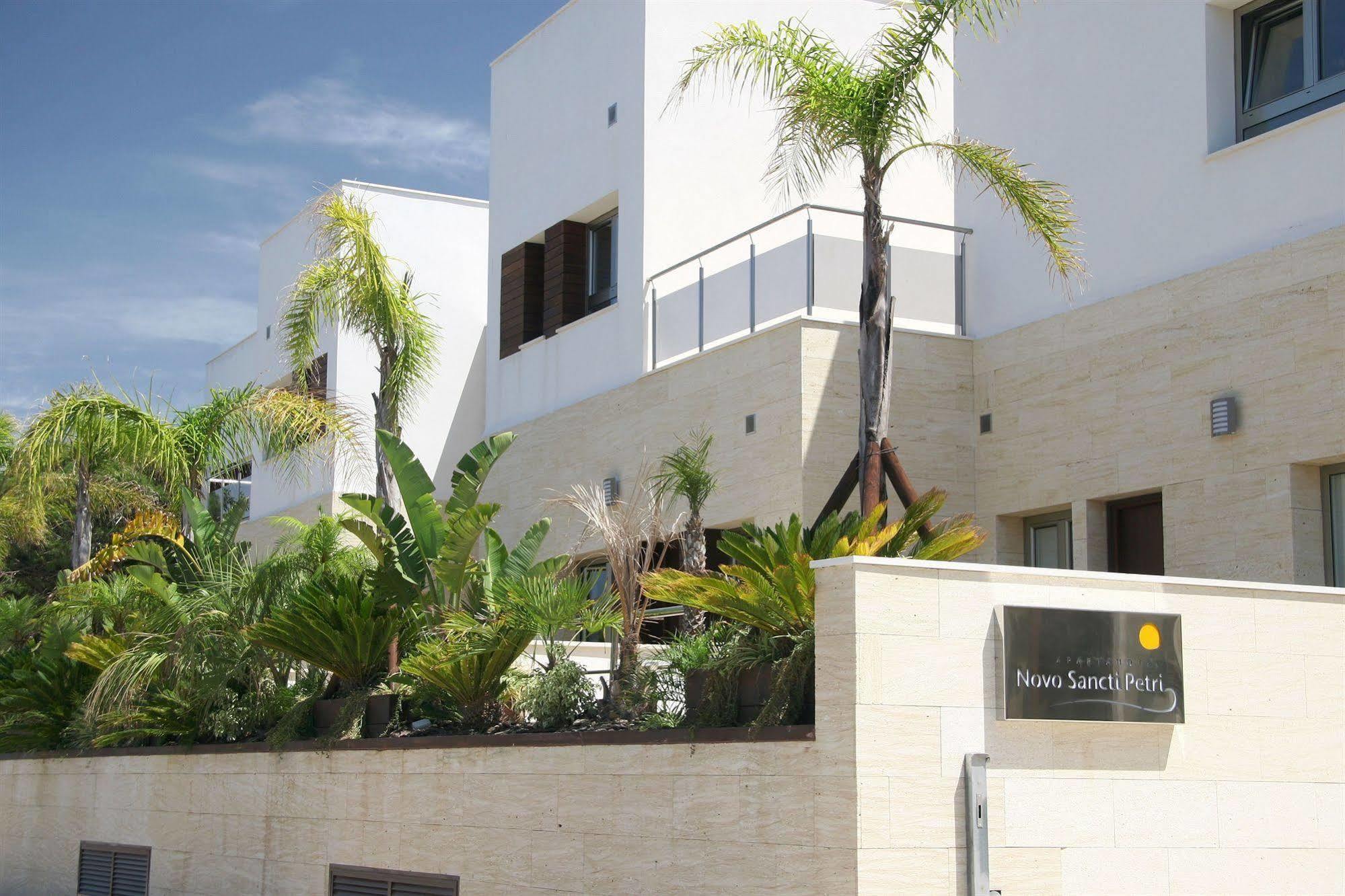 Aparthotel Novo Sancti Petri Chiclana de la Frontera Exterior photo